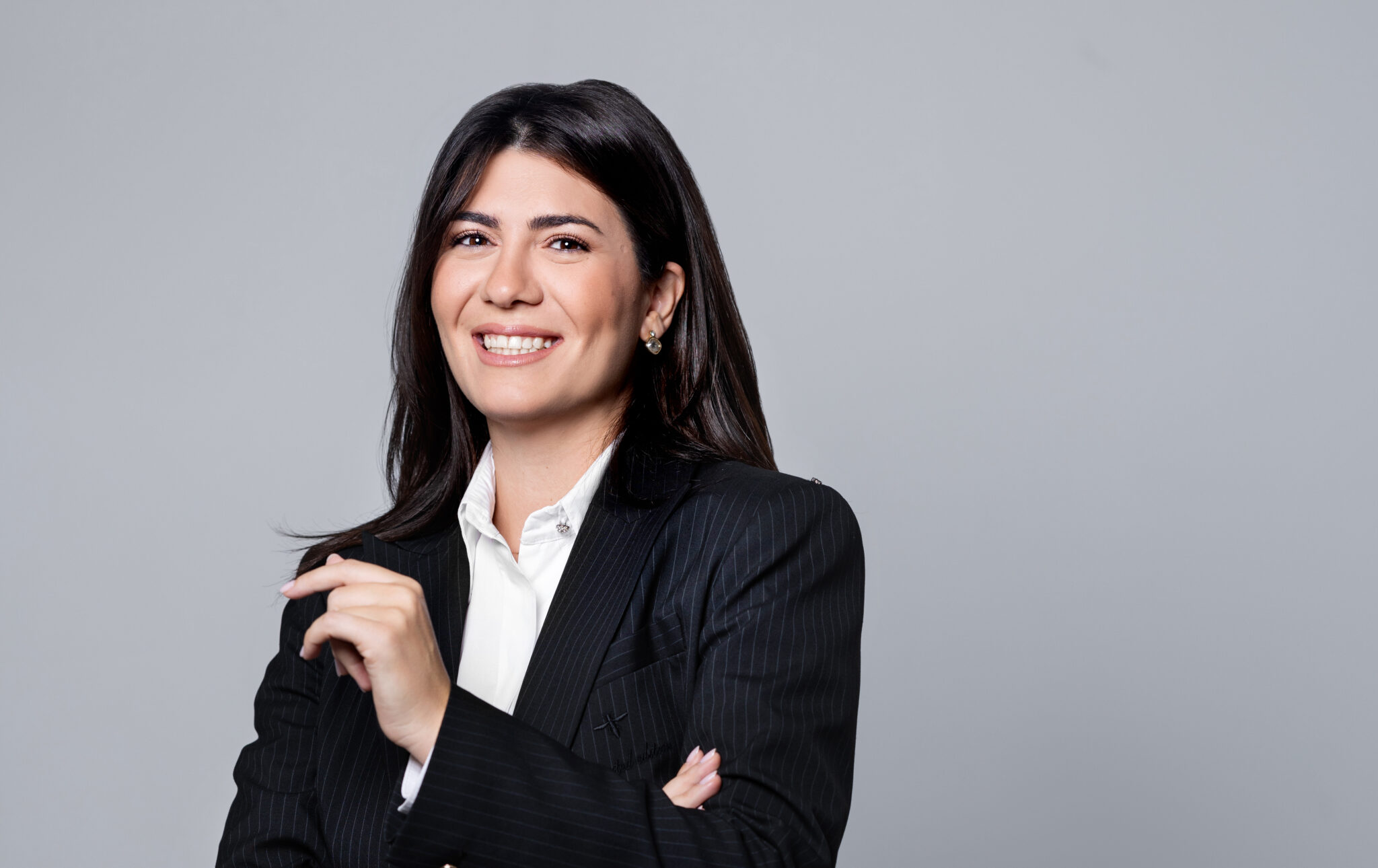 “Ανάμεσα σε κρίσεις και γιρλάντες” – Άρθρο της Μαρίας Καραγιαννίδου