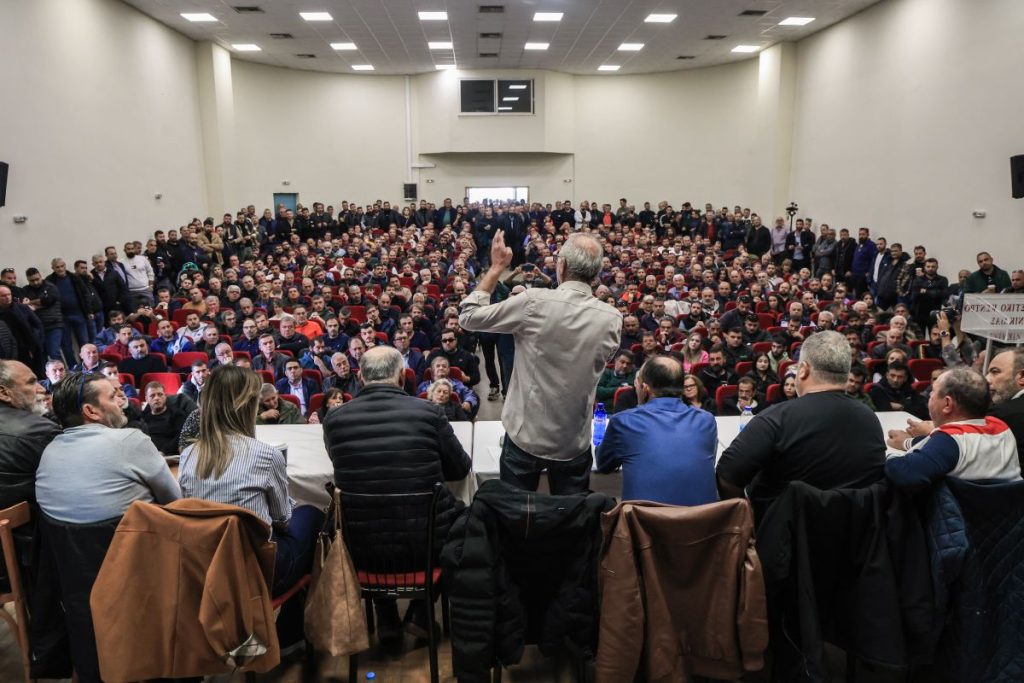 Επιστροφή στα μπλόκα ή κάθοδος στην Αθήνα; Τα σενάρια