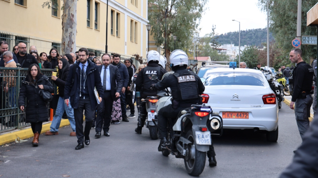 Εκκενώνονται τα δικαστήρια της Ευελπίδων έπειτα από τηλεφώνημα για βόμβα