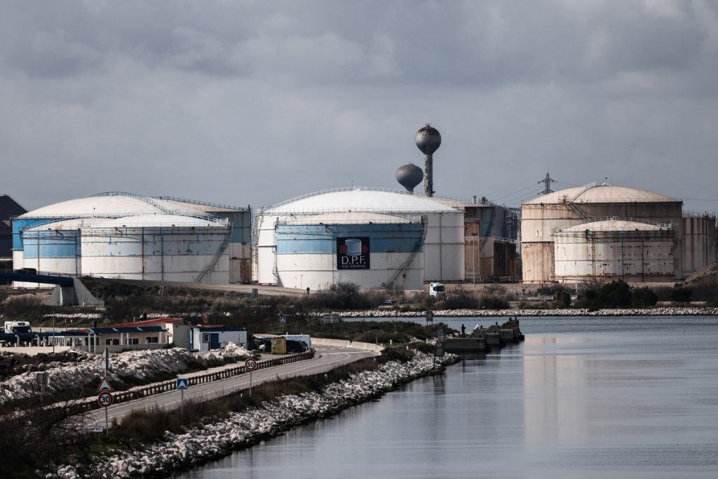 Πετρέλαιο: Παραμένουν οι υψηλές τιμές καθώς μαίνεται ο πόλεμος στο Ιράν