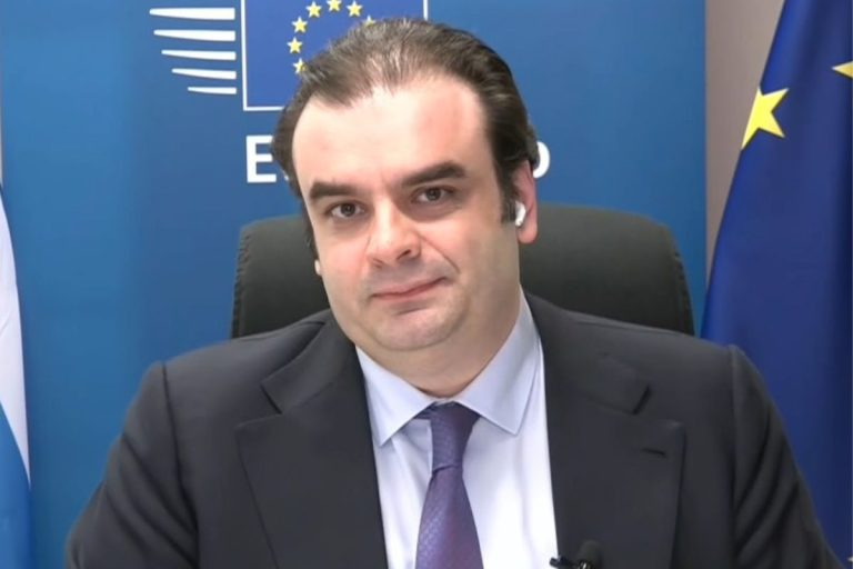 Πιερρακάκης: Το Δημόσιο δεν θα ασκήσει ένδικα μέσα για τις αποζημιώσεις στην τραγωδία των Τεμπών