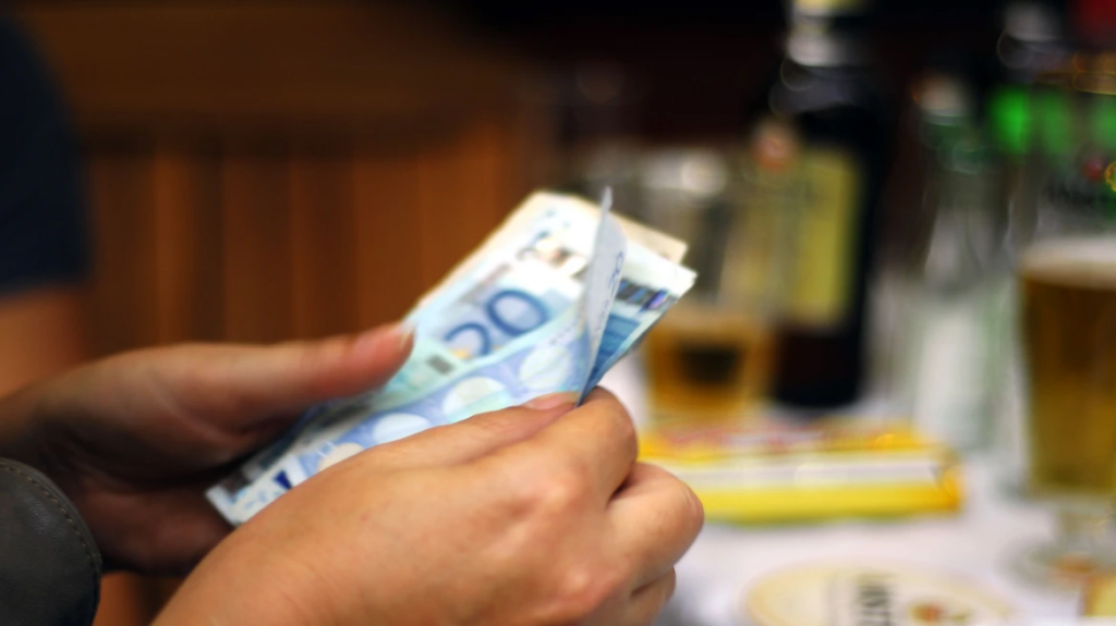 ΟΠΕΚΑ: Τα επιδόματα που θα καταβληθούν στις 31/3