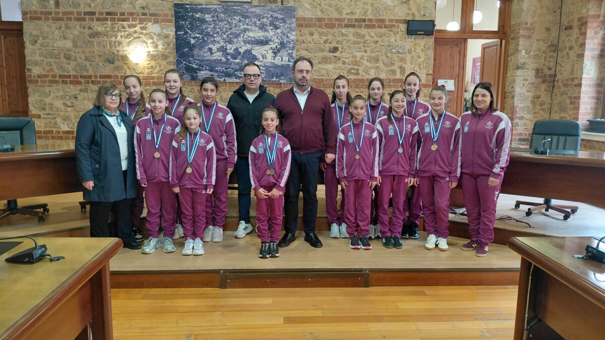 Οι Πανελληνιονίκες αθλήτριες του ΑΠΣ ΒΕΡΟΗ στον Δήμαρχο Βέροιας