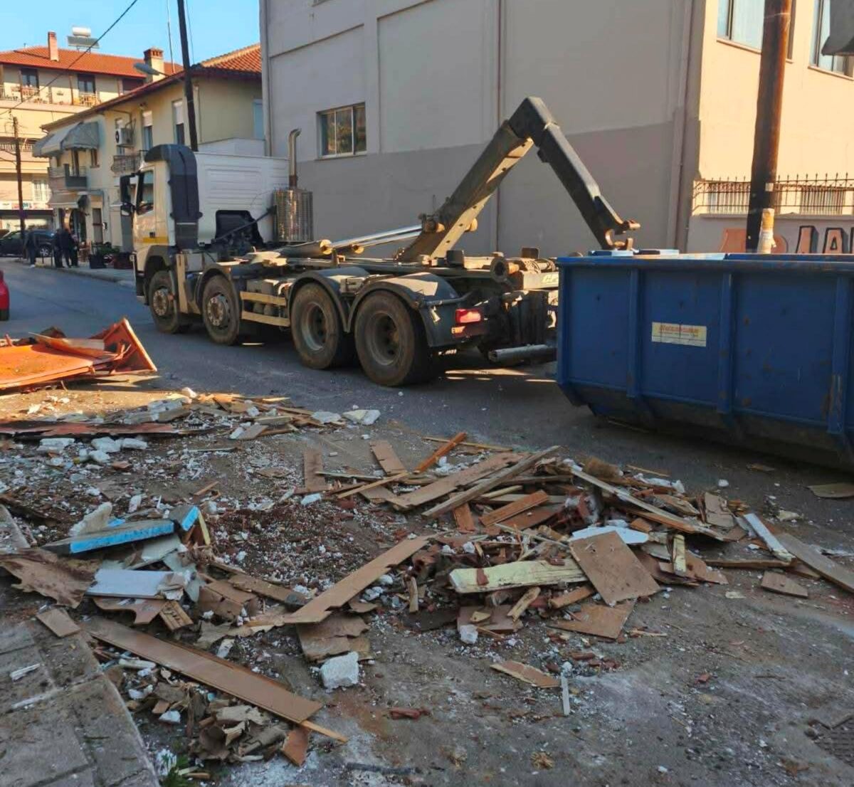 Απελευθέρωση δημόσιου χώρου με κατεδάφιση ανενεργού περιπτέρου στη Νάουσα