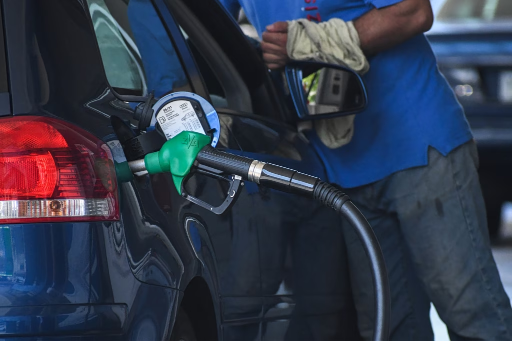 Μέχρι πότε θα είναι ακριβά τα καύσιμα – Η προϋπόθεση για να πέσουν οι τιμές