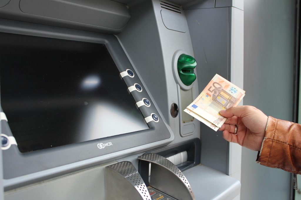 Ο χάρτης πληρωμών για τις συντάξεις Ιουνίου και τα επιδόματα ΟΠΕΚΑ