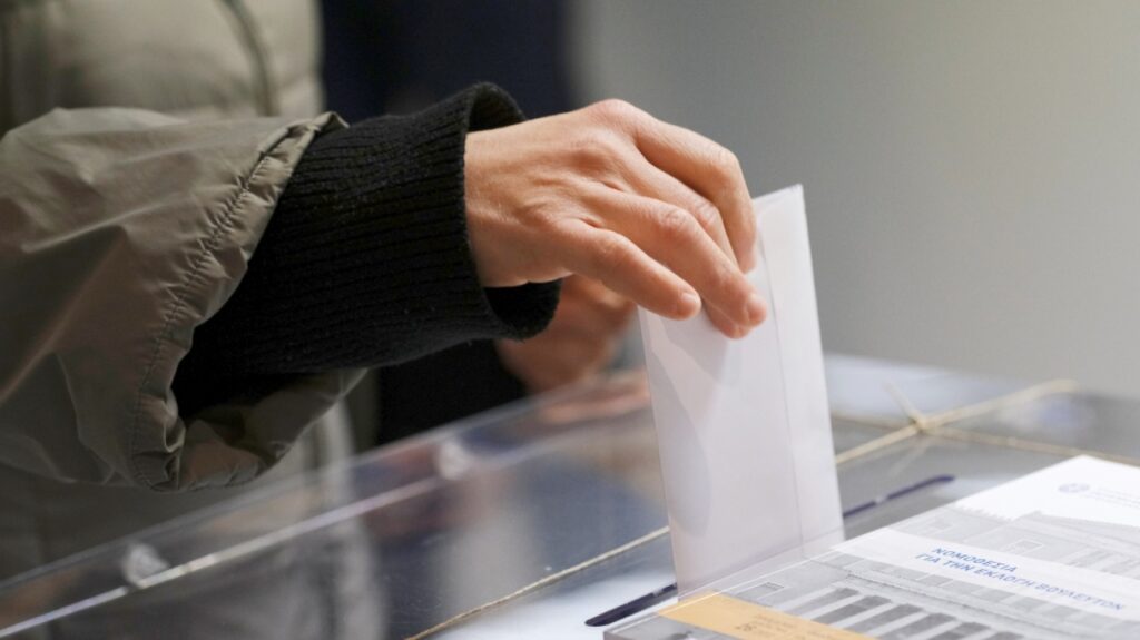 Δημοσκόπηση Opinion Poll για τη Θεσσαλονίκη: Πρωτιά ΝΔ με 29,6%, ακολουθούν Τσίπρας με 13,3%, Καρυστιανού με 9,6%, τέταρτο το ΠΑΣΟΚ με 9,3%