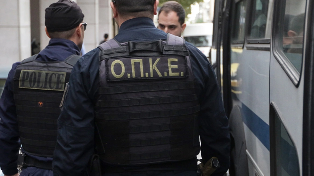 Μεγάλη αστυνομική επιχείρηση για εγκληματική οργάνωση που έκλεβε αυτοκίνητα, έχουν συλληφθεί 13 άτομα