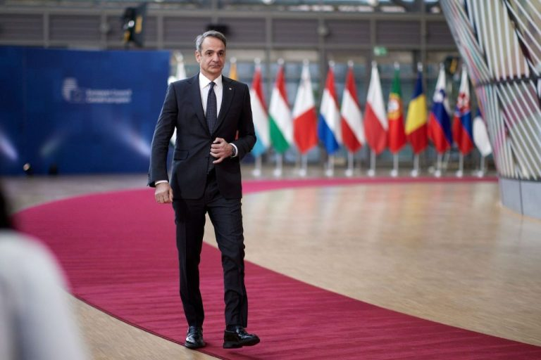 Στις Βρυξέλλες για τη Σύνοδο Κορυφής ο Κ. Μητσοτάκης – Προτεραιότητα το νέο ΠΔΠ 2028 – 2034 και η προστασία των πόρων για ΚΑΠ και Συνοχή