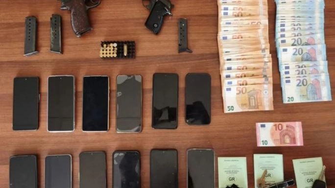 Αστυνομική επιχείρηση για συμμορία που καλλιεργούσε δενδρύλλια κάναβης στη Βοιωτία-Οκτώ συλλήψεις