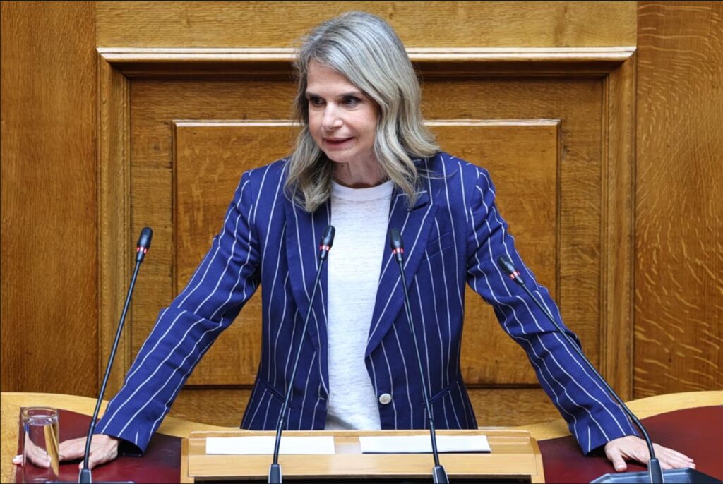 Επιστολή της Μ. Αποστολάκη προς τον Γ. Στουρνάρα για τα «χρυσά» ασφάλιστρα υγείας