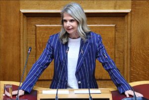 Επιστολή της Μ. Αποστολάκη προς τον Γ. Στουρνάρα για τα «χρυσά» ασφάλιστρα υγείας