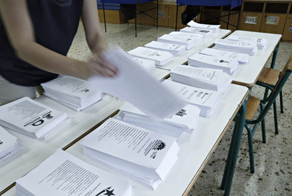 Δημοσκόπηση: Πρόωρες εκλογές βλέπει το 50% των πολιτών