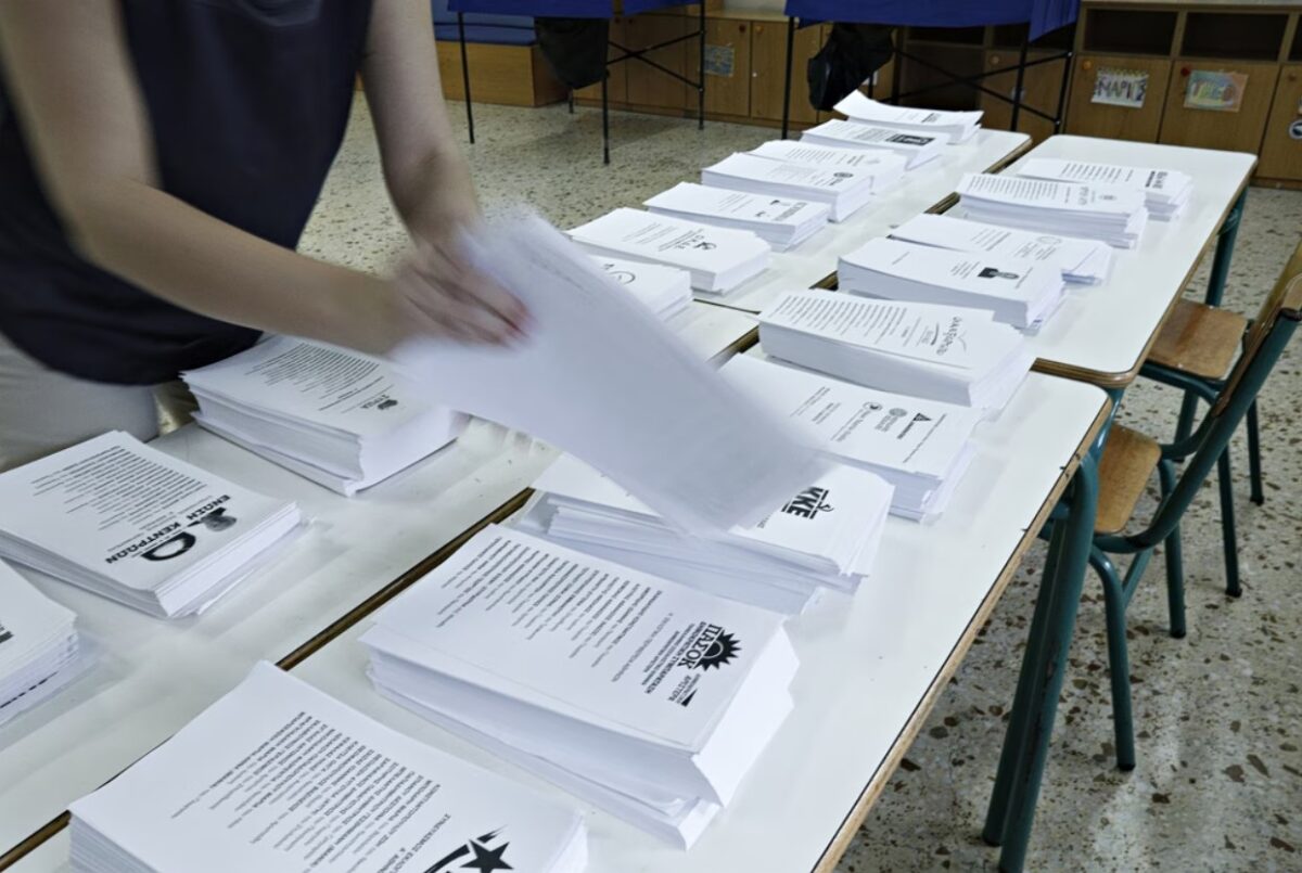 Δημοσκόπηση: Πρόωρες εκλογές βλέπει το 50% των πολιτών