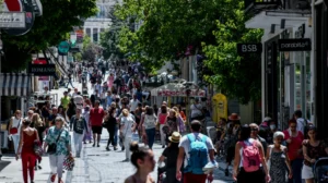 Θερινές εκπτώσεις 2026: Πότε ξεκινούν, ποια Κυριακή είναι ανοιχτά τα καταστήματα