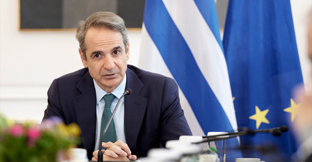 Τα τρία στοιχήματα του Σεπτεμβρίου: μείωση τιμών, το πακέτο της ΔΕΘ και η λήξη του Ταμείου Ανάκαμψης
