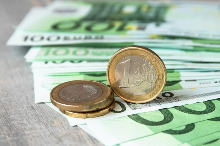 Νέα ρύθμιση ασφαλιστικών οφειλών με 72 δόσεις, ανακοίνωσε ο e-ΕΦΚΑ