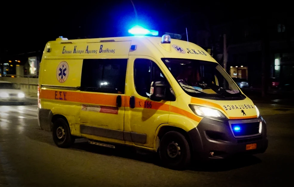 Ομάδα ατόμων επιτέθηκε σε δύο ανήλικους στη Λάρισα-Στο νοσοκομείο οι τραυματίες