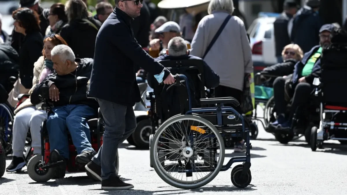 Έως 1.939 ευρώ τον μήνα για τον Προσωπικό Βοηθό-Ποιοι μπορούν να συμμετάσχουν