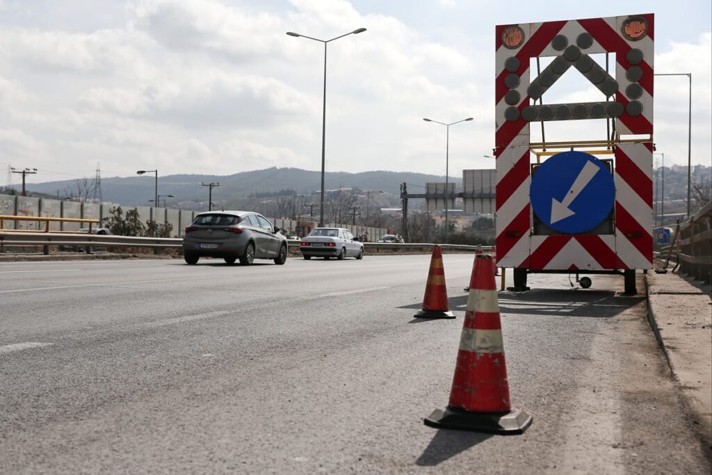 Εργασίες οριζόντιας σήμανσης στη Εθνική Οδό 67 Θεσσαλονίκης – Αεροδρομίου «Μακεδονία» και στην οδό Μαρίνου Αντύπα από την Περιφέρεια Κεντρικής Μακεδονίας