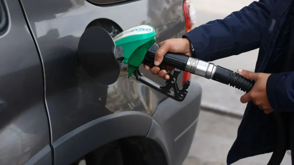 Τιμές καυσίμων-”Φλερτάρει” με τα 2,20 ευρώ η βενζίνη στην Αττική