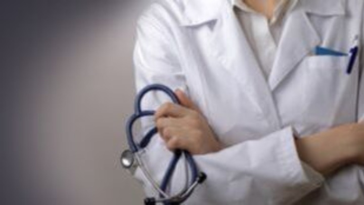Ζευγάρι επιτέθηκε σε προϊσταμένη κοινωνικής υπηρεσίας νοσοκομείου