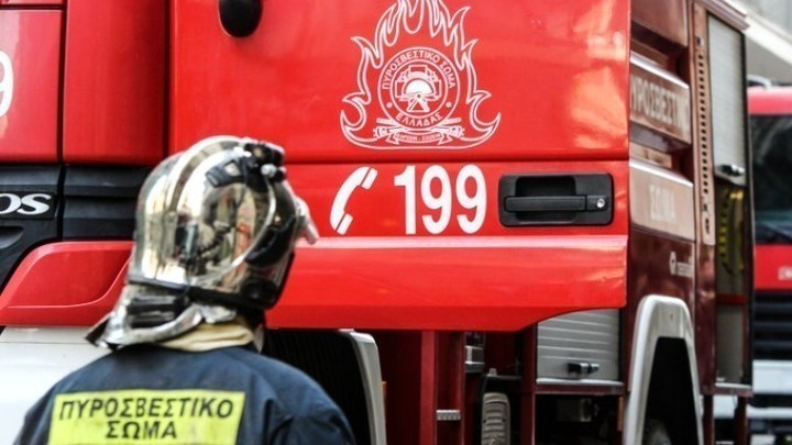 Στις φλόγες τρία αυτοκίνητα στην Πυλαία και φορτηγό στην περιφερειακή Θεσσαλονίκης